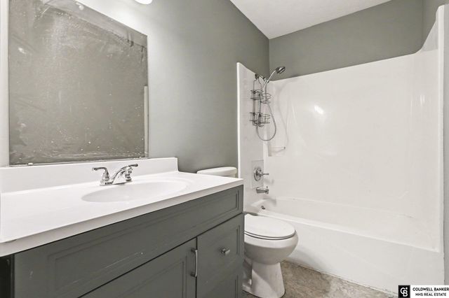 6610 Vernon Avenue, Omaha, NE 68104