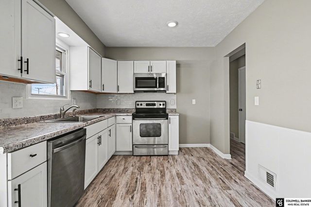 6610 Vernon Avenue, Omaha, NE 68104