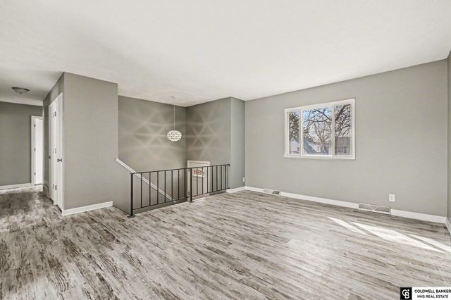 6610 Vernon Avenue, Omaha, NE 68104