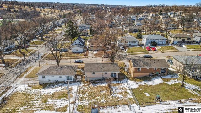 6610 Vernon Avenue, Omaha, NE 68104