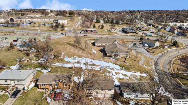 6610 Vernon Avenue, Omaha, NE 68104