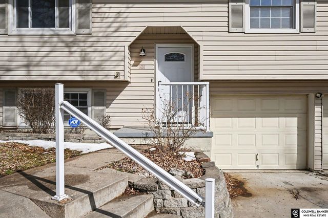 6610 Vernon Avenue, Omaha, NE 68104