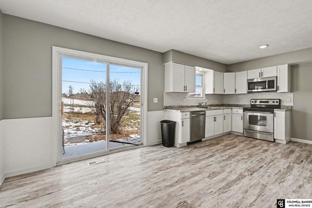 6610 Vernon Avenue, Omaha, NE 68104