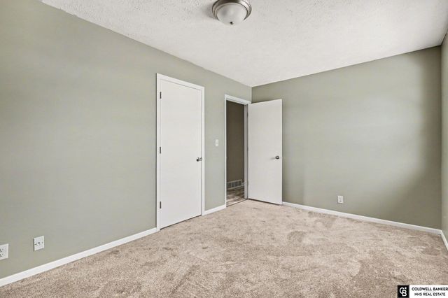 6610 Vernon Avenue, Omaha, NE 68104