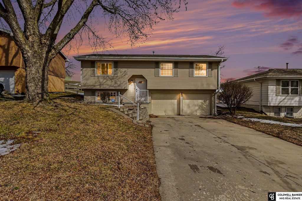 6610 Vernon Avenue, Omaha, NE 68104