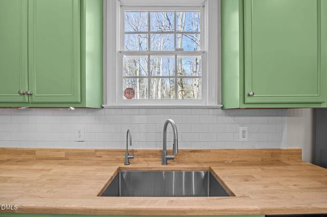 64 Winthrop Road, Pittsboro, NC 27312