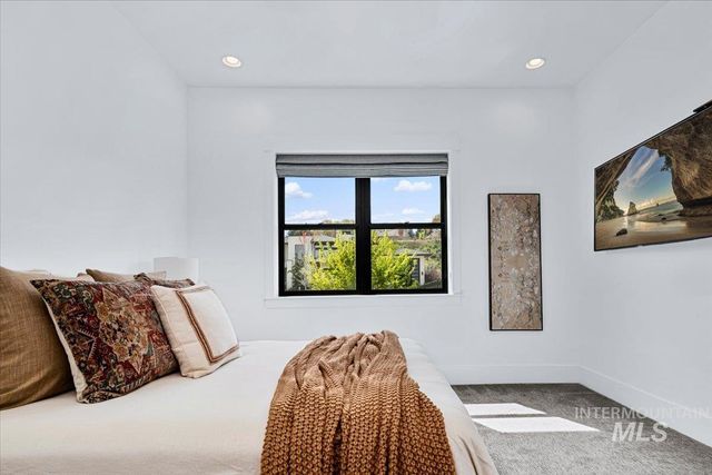 2413 S Mallard Wing Way, Eagle, ID 83616