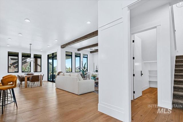 2413 S Mallard Wing Way, Eagle, ID 83616