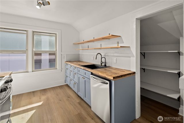 6620 Carleton Avenue S, Seattle, WA 98108