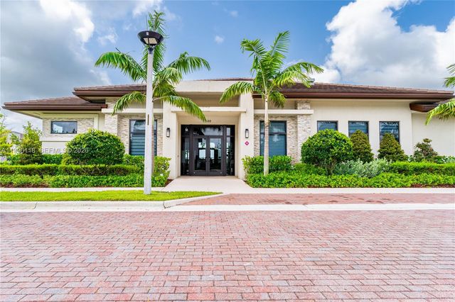 817 NE 211th Street, Miami, FL 33179