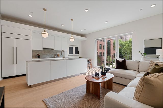 2329 N Cambridge Avenue C, Chicago, IL 60614