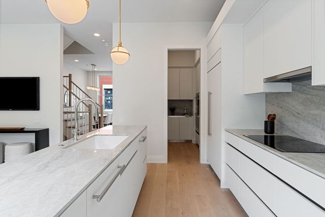 2329 N Cambridge Avenue C, Chicago, IL 60614