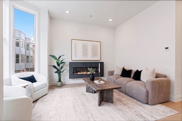 2329 N Cambridge Avenue C, Chicago, IL 60614