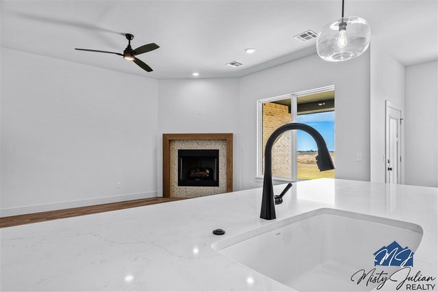 5867 Tadpole Dr, Elgin, OK 73538