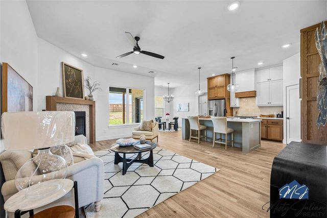 5867 Tadpole Dr, Elgin, OK 73538