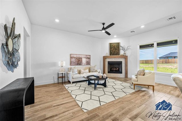 5867 Tadpole Dr, Elgin, OK 73538