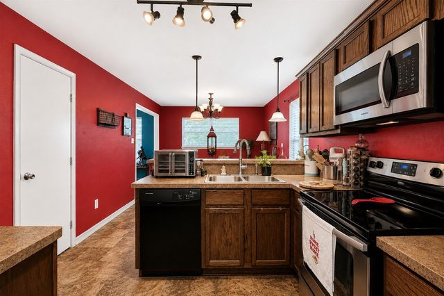 1111 Ridgewood Road, Denison, TX 75020