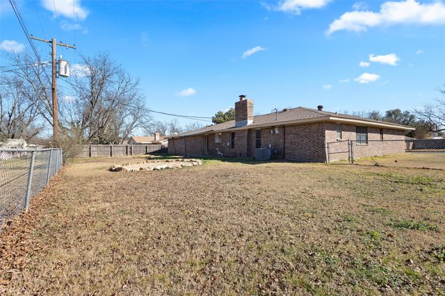 1206 Anetta Street, Bowie, TX 76230
