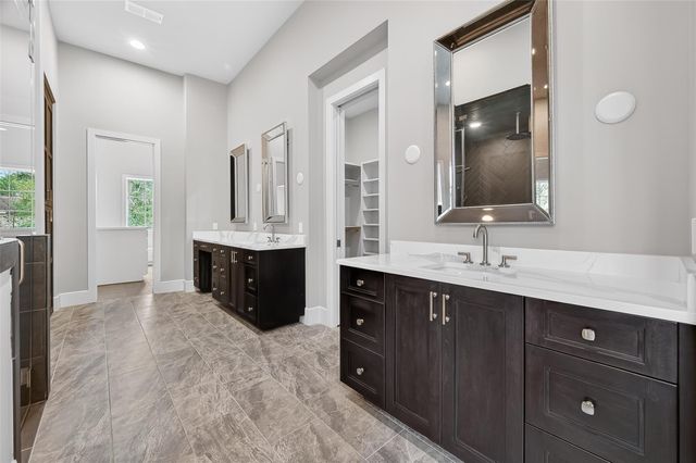 26 Valley Forge Drive, Houston, TX 77024