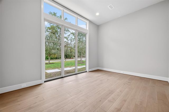 26 Valley Forge Drive, Houston, TX 77024