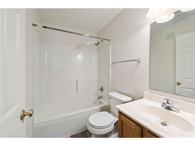 2556 Yellowstone Drive 62, Hastings, MN 55033
