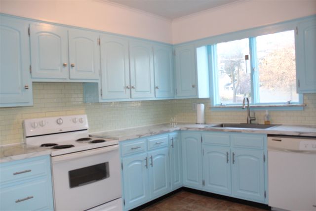 676 W Michigan Avenue, Saline, MI 48176