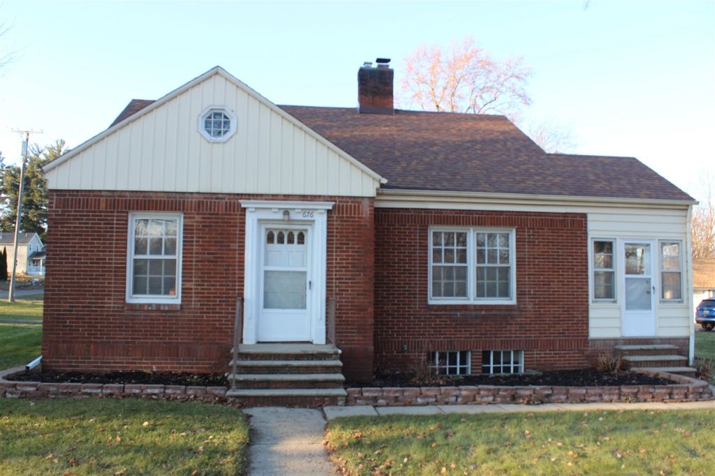676 W Michigan Avenue, Saline, MI 48176