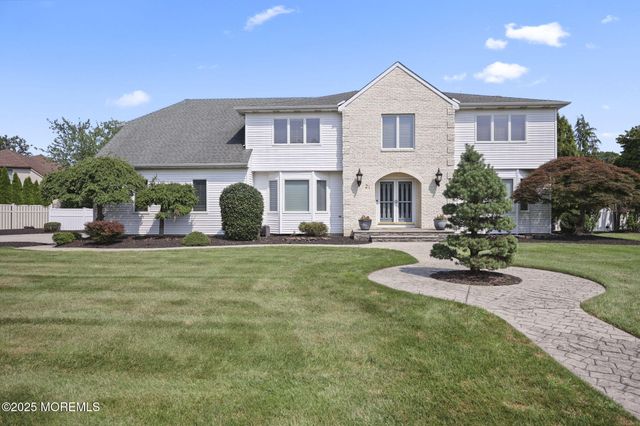 21 Musket Lane, Eatontown, NJ 07724