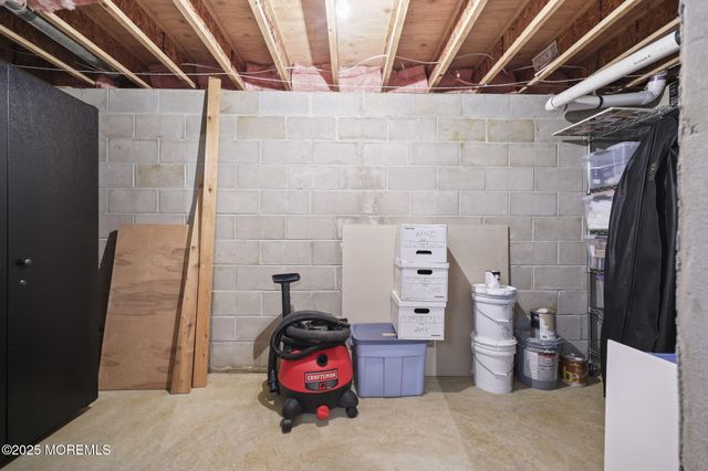 21 Musket Lane, Eatontown, NJ 07724