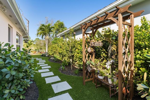 7504 SE Bay Cedar Circle, Hobe Sound, FL 33455