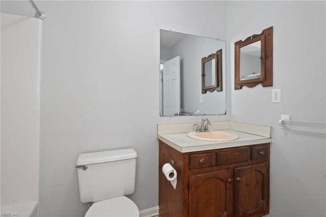 1244 Mill Lake QTR, Chesapeake, VA 23320