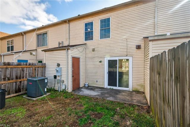 1244 Mill Lake QTR, Chesapeake, VA 23320