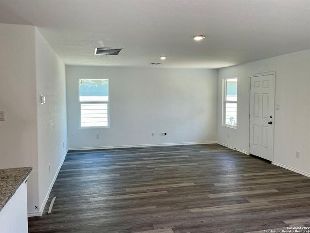 5910 Antonio PL, Seguin, TX 78155