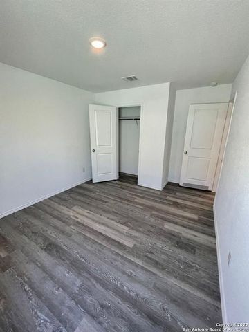 5910 Antonio PL, Seguin, TX 78155