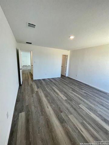 5910 Antonio PL, Seguin, TX 78155