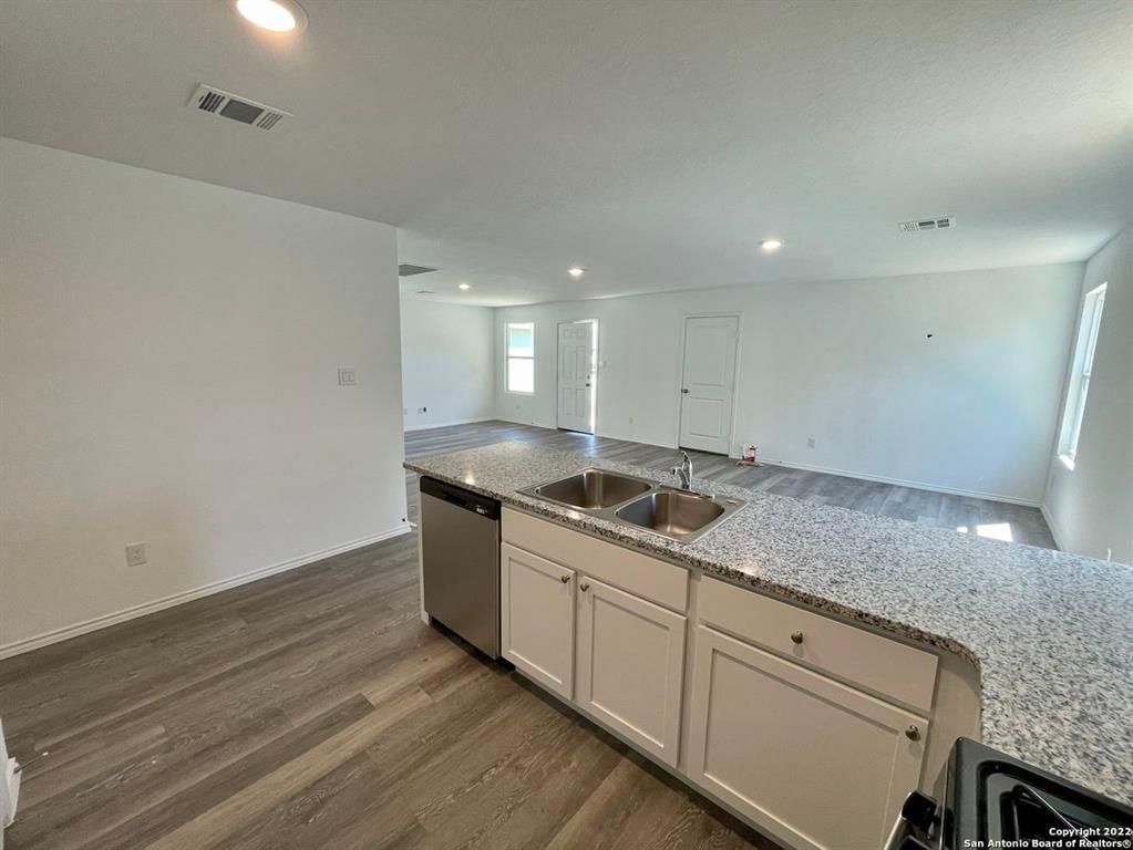 5910 Antonio PL, Seguin, TX 78155