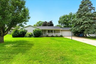 1131 Ridgemont Road, Waterloo, IA 50701