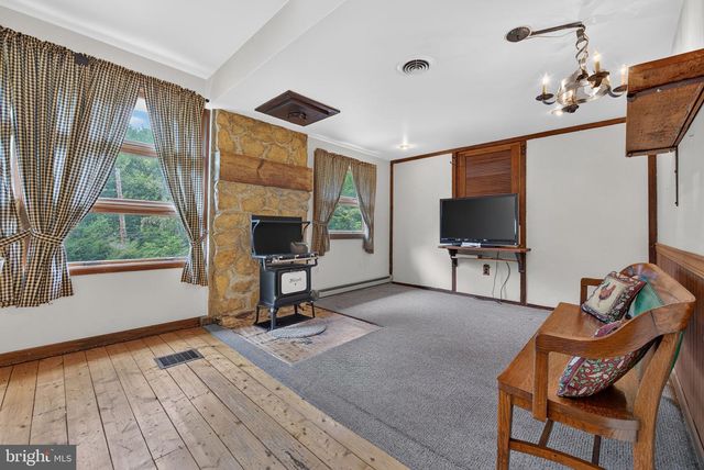 2009 MILLCREEK RD, Lancaster, PA 17602