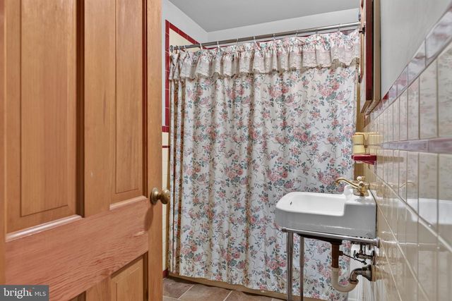 2009 MILLCREEK RD, Lancaster, PA 17602