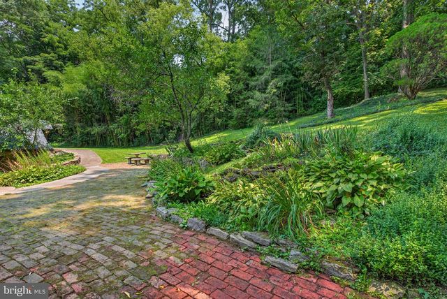2009 MILLCREEK RD, Lancaster, PA 17602