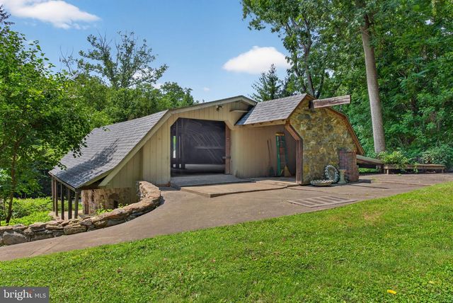 2009 MILLCREEK RD, Lancaster, PA 17602