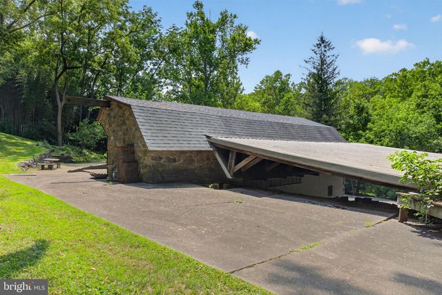 2009 MILLCREEK RD, Lancaster, PA 17602