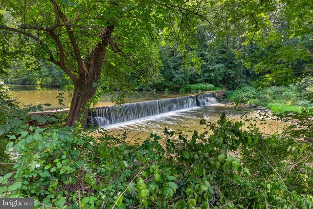 2009 MILLCREEK RD, Lancaster, PA 17602