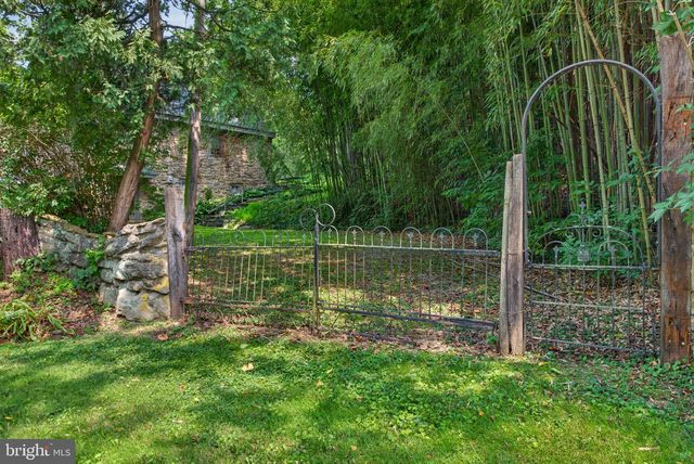 2009 MILLCREEK RD, Lancaster, PA 17602