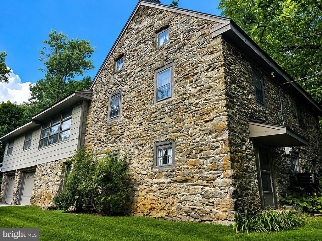 2009 MILLCREEK RD, Lancaster, PA 17602