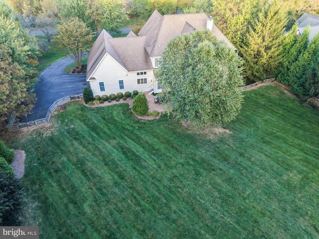11379 SENECA KNOLL DR, Great Falls, VA 22066
