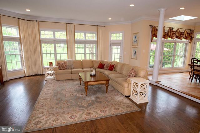 11379 SENECA KNOLL DR, Great Falls, VA 22066