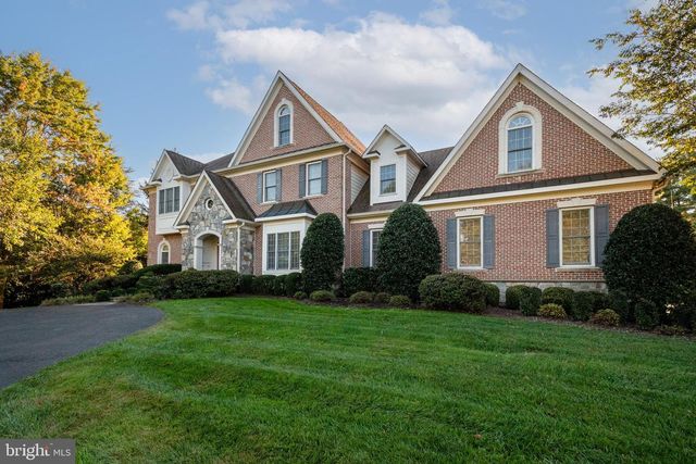 11379 SENECA KNOLL DR, Great Falls, VA 22066