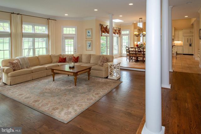 11379 SENECA KNOLL DR, Great Falls, VA 22066