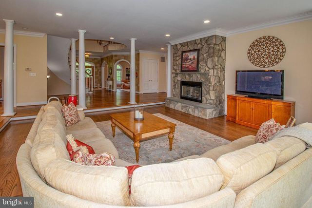 11379 SENECA KNOLL DR, Great Falls, VA 22066